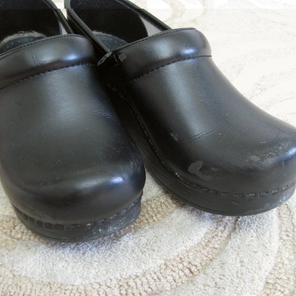 Dansko Womens Black Professional Slip Resistant Work Leather Clogs Size 36 - Picture 3 of 10
